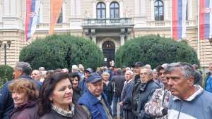 Protest penzionera u parku (FOTO) - Hit Radio Pozarevac, Branicevski okrug