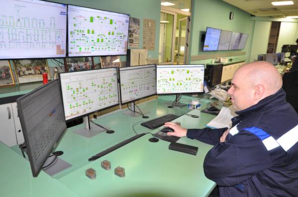 Avram Avramović, inženjer u Službi za merenje i regulaciju