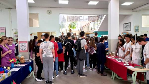 U Medicinskoj školi: Saznajte o nama (FOTO)