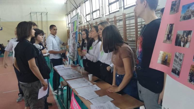 U Ekonomskoj školi održan Sajam obrazovanja, prilika da se osmaci upoznaju sa radom škole