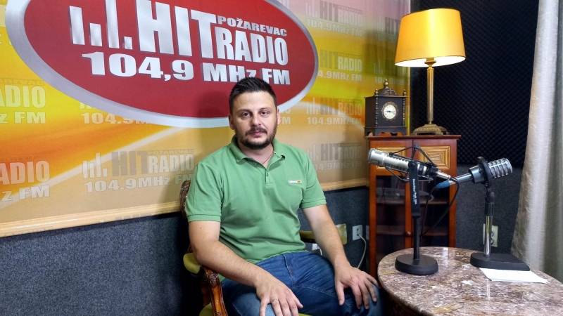 Paint ball na bazenu (VIDEO)