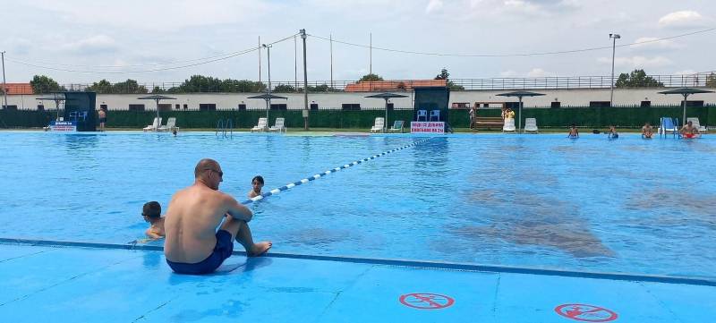 Počela sezona kupanja na Gradskom bazenu (FOTO)