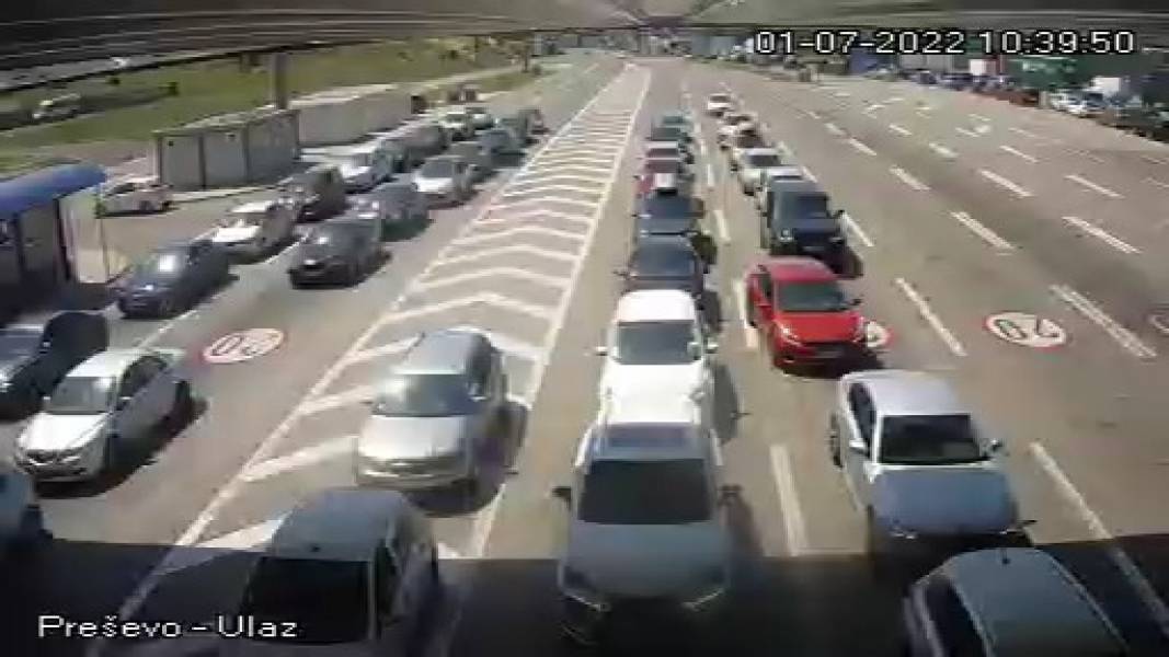 Počele gužve na putevima, najduže se čeka na prelazima Horgoš i Preševo