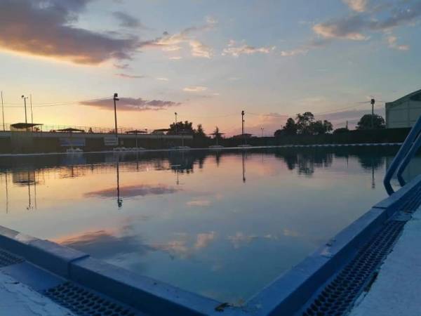 Večeras noćno kupanje na bazenu