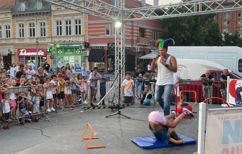 Sportsko-zabavni performans „Poligon spretnosti“ organizovan u centru grada