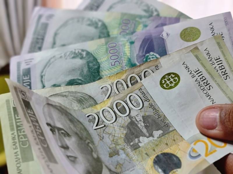 Od janura rast plata 12,5 odsto, minimalac prvi put veći od 40.000 dinara