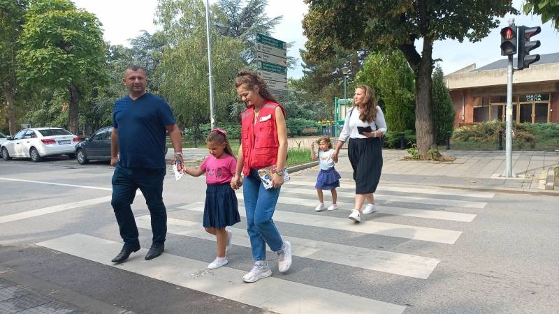 Akcija “Bezbednost dece u saobraćaju” organizovana i ovog 1. septembra (FOTO)