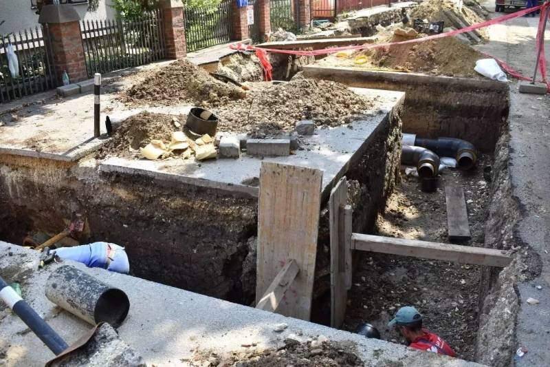 Radovi na zameni toplifikacionih cevi u gradu