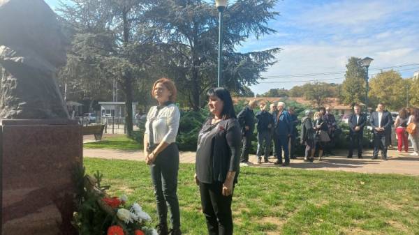 Položeni venci na spomenik Slobodanu Stojanoviću