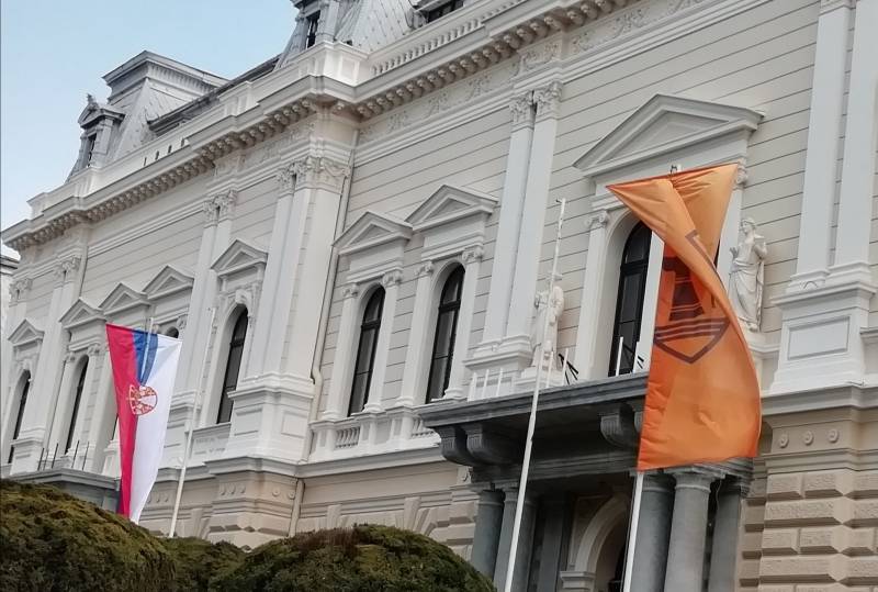 Ko ugrađuje solarne panele po programu energetske sanacije