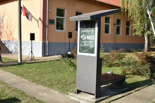 Pametne klupe i solarne svetiljke postavljene u Lučici, Poljani i Prugovu