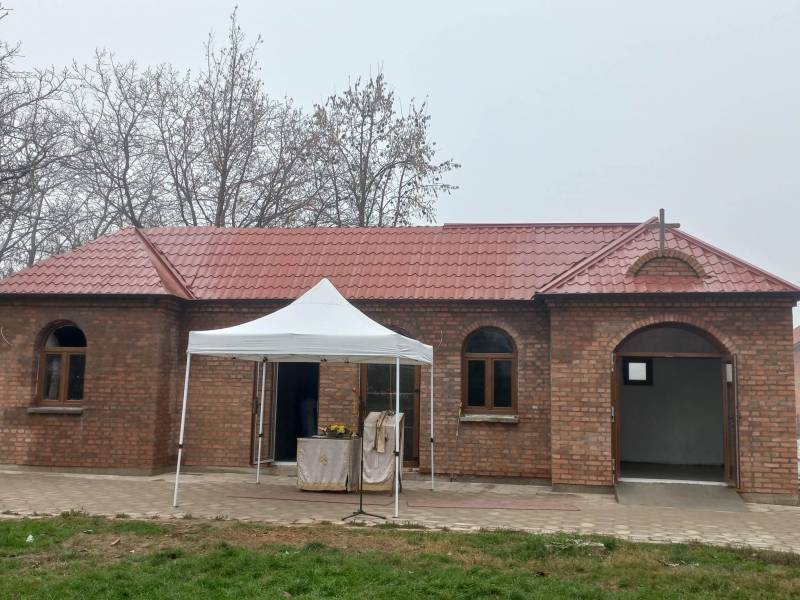 U dvorištu Crkve svete Petke u Busiju, napravljena je palionica sveća i suvenirnica