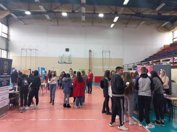 Otvoren Sajam visokoškolskih ustanova u Ekonomskoj školi (FOTO)