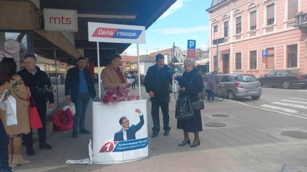 Tradicionalna akcija SNS, čestitke ženama povodom 8.marta