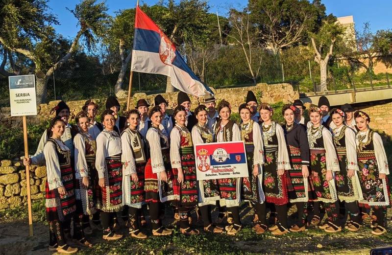 Folkloraši iz Kulturno-umetničkog društva "Bubušinac" na Siciliji