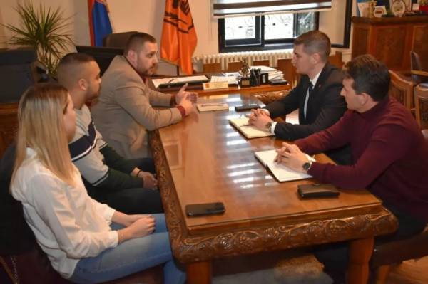 Sastanak sa predstavnicima studentskog parlamenta i članovima studentske zajednice Akademije tehničkih strukovnih studija Beograd