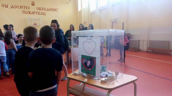 Uskršnja humanitarna izložba u školi “Dositej Obradović”