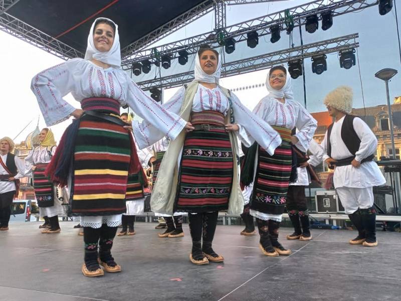 Ostrovački festival folklora veterana „Po šoru igraju bećari, svire im tamburaši stari”