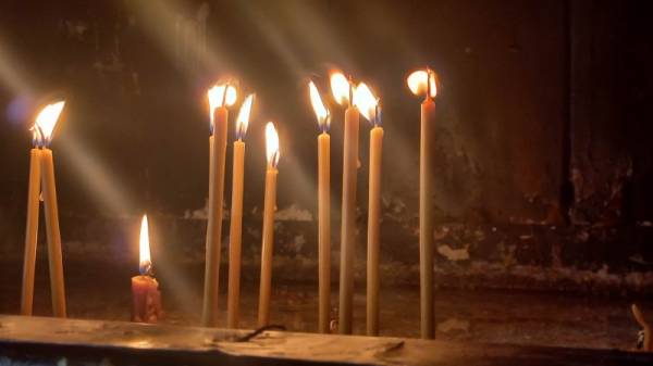 Pobusani ponedeljak – na groblja se iznose farbana jaja