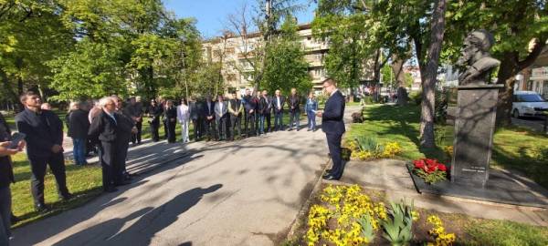 Požarevac: Socijalisti položili venac na spomenik Vasi Pelagiću
