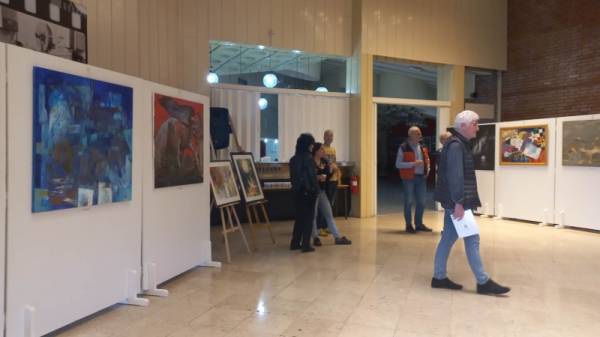 Otvorena putujuća izložba afirmisanih likovnih stvaralaca „Karavan umetnosti“ (FOTO)