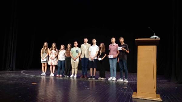 Grad Požarevac nagradio najbolje učenike i njihove nastavnike