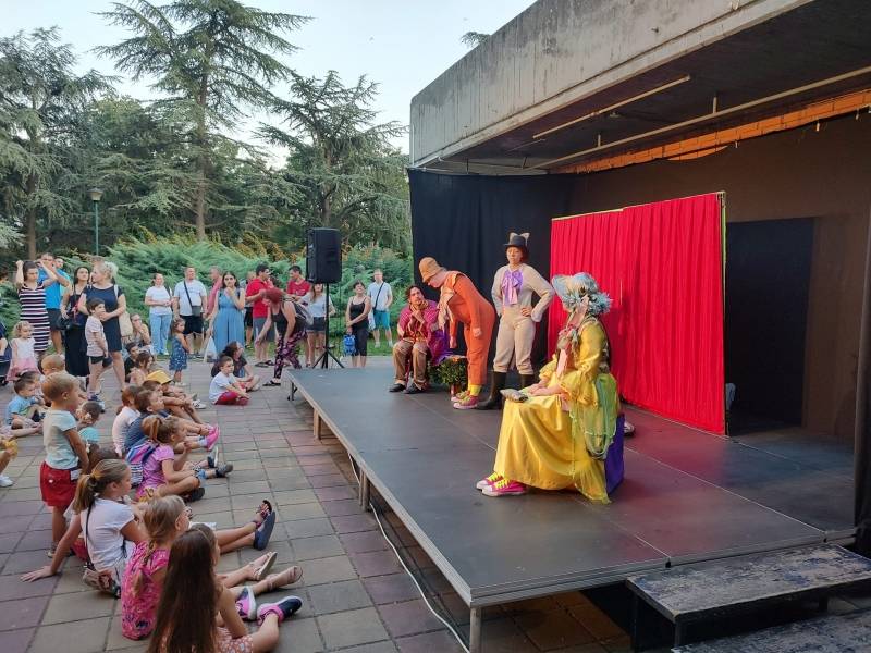 Predstavom "Čizma mačku čuva" završen je ovogodišnji Letnji program u Požarevcu