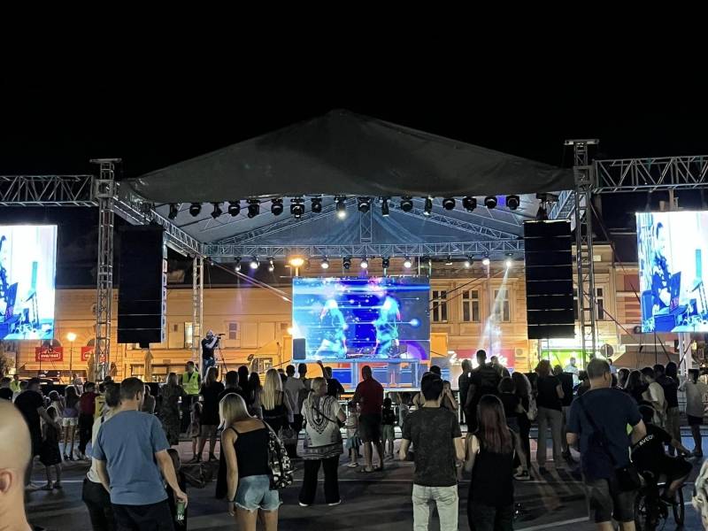 60. LjKI: Di-džej žurkom počeo prateći program