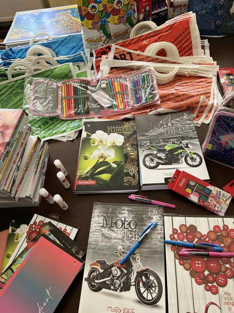 Podela školskog pribora za decu korisnika Narodne kuhinje