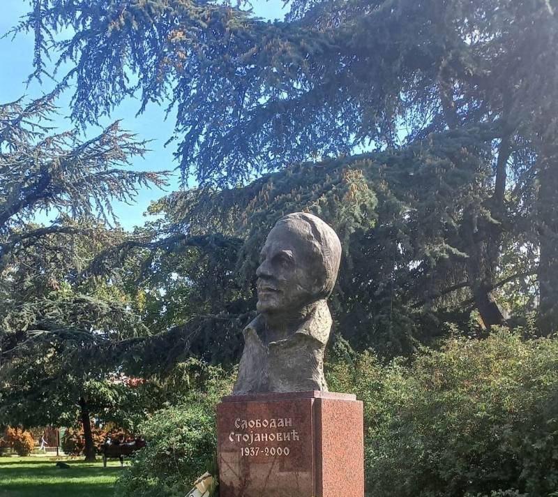 Položeni venci na spomenik Slobodana Stojanovića