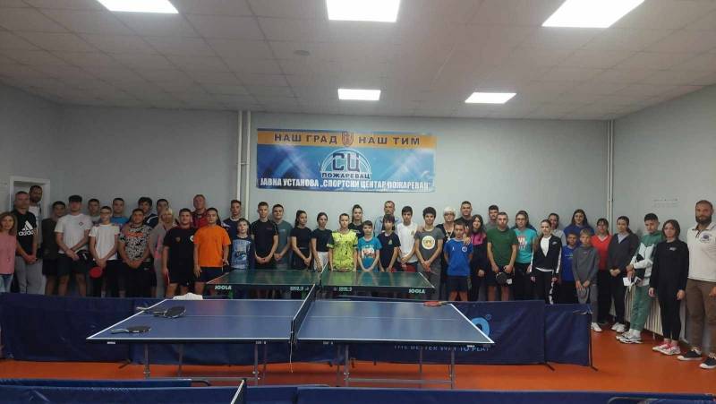 U Sportskom centru održano okružno školsko takmičenje u stonom tenisu