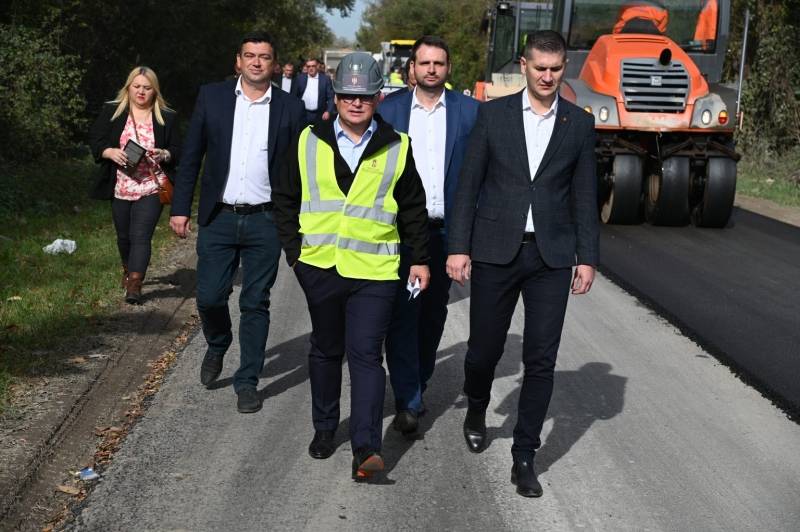 Ministar Goran Vesić obišao radove na putu Ram – Bratinac