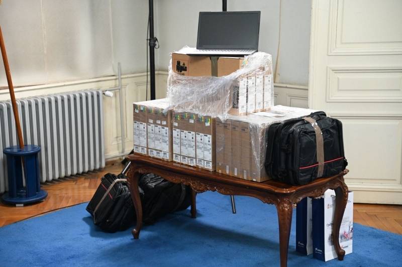 Državni sekretar Dabić uručio Gradu 20 laptop računara