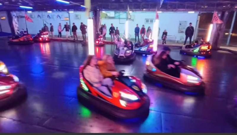 Autodrom ispred hale do Božića