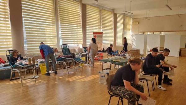 Maturanti u akciji dobrovoljnog davanja krvi