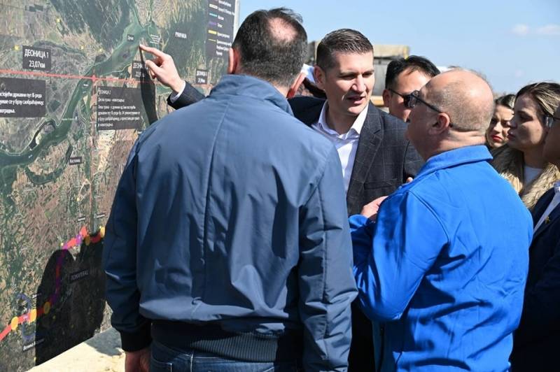 Ministar Vesić obišao radove na brzoj saobraćajnici kod Požarevca