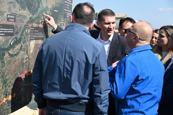 Ministar Vesić obišao radove na brzoj saobraćajnici kod Požarevca