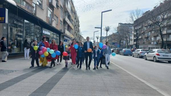 Šetnjom u šarenim čarapama u Požarevcu obeležen dan osoba sa Daunovim sindromom