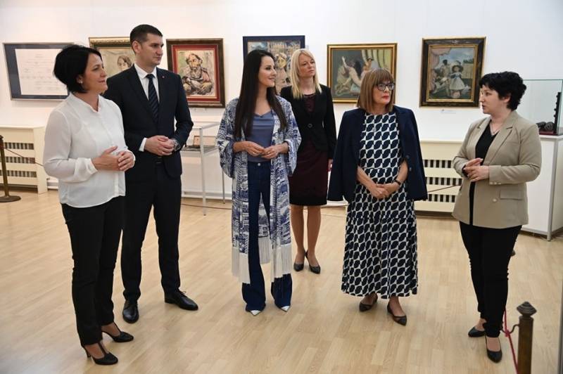 Tamara Vučić i Maja Gojković posetile Galeriju Milene Pavlović Barili