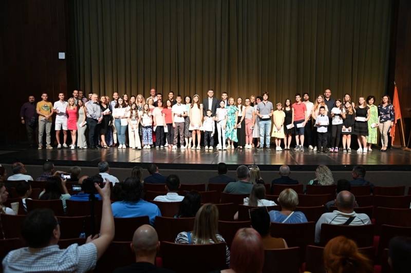 Grad Požarevac nagradio najbolje učenike i njihove mentore