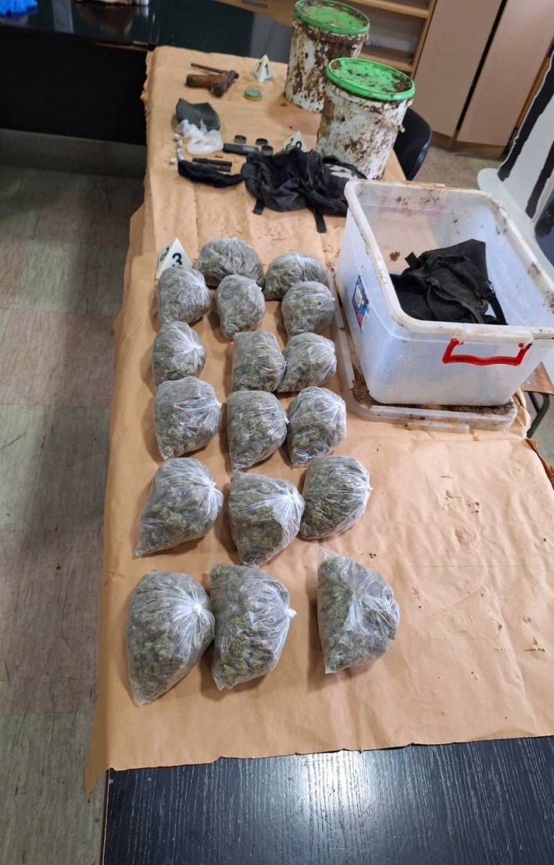 Policija u Petrovcu na Mlavi zaplenila marihuanu i oružje