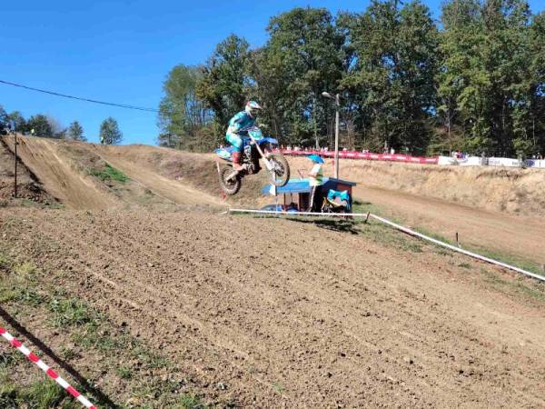 Uspešan nastavak moto kros sezone prvom pozicijom "Vatrenih" u Kraljevu