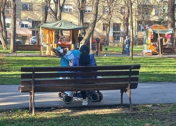 Od danas roditelji za prvo dete dobijaju 500.000 dinara