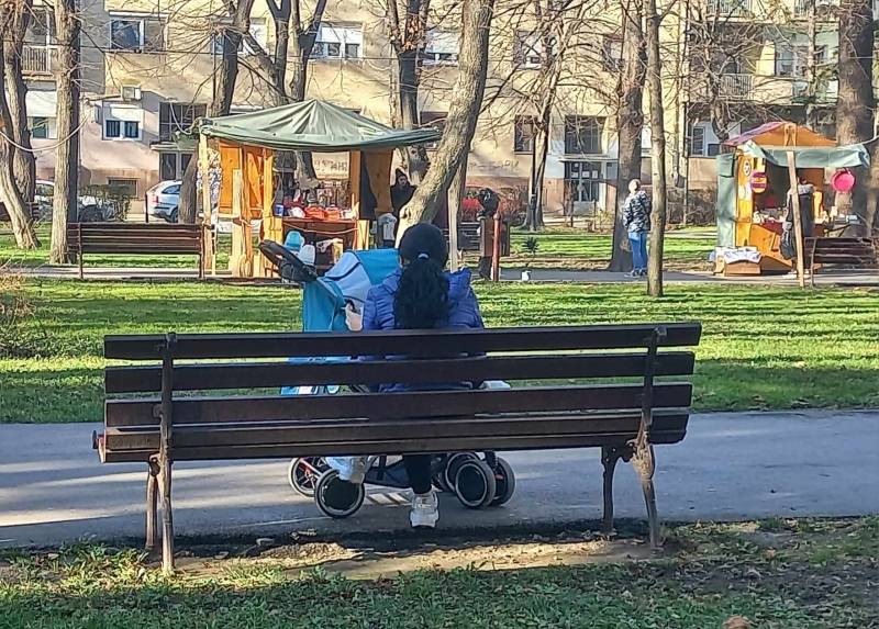 Od danas roditelji za prvo dete dobijaju 500.000 dinara