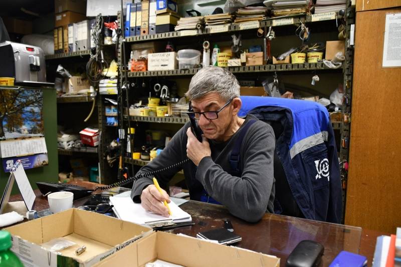 Iz Službe za održavanje hidraulike, pneumatike i elektromehaničkih pogona pri merenju i regulaciji u TE „Kostolac B“