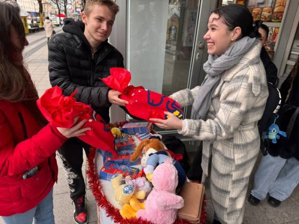 Mali gest, Veliki osmeh: Humanitarna akcija Mladih POkretača