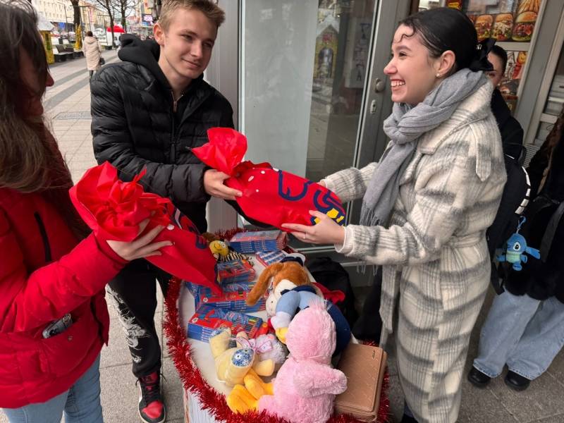 Mali gest, Veliki osmeh: Humanitarna akcija Mladih POkretača