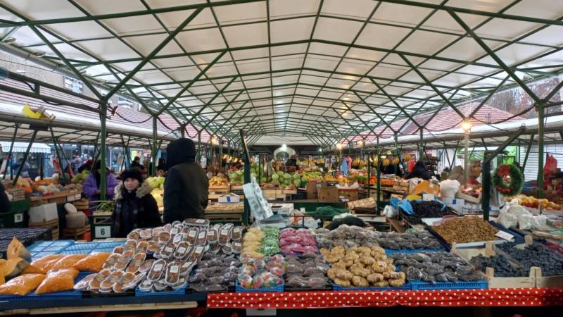 Pripreme za Božić, ponuda je i ove godine bogata (FOTO)