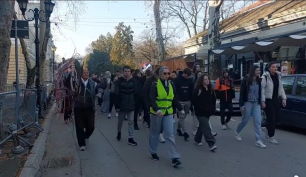 Maturanti iz Požarevca pešače do Velikog Gradišta