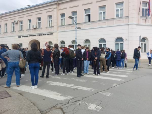 Protest i 16 minuta tišine ispred Akademije strukovnih studija
